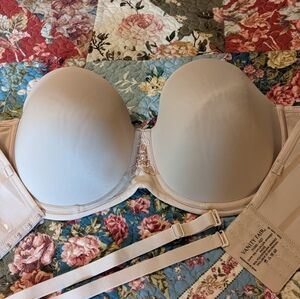 Vanity Fair Strapless Bra. Size 42 D